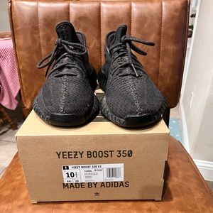 Yeezy 350 V2